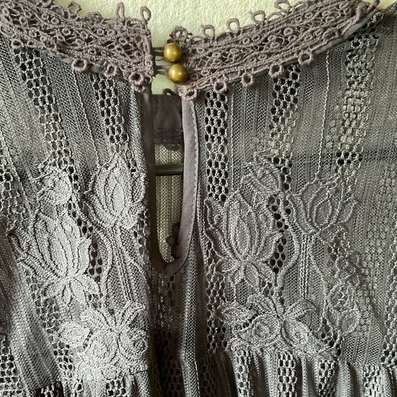 Chance or Fate Elegant Lace Tunic Top. Size L. - Picture 6 of 10
